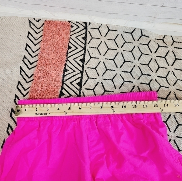 MOUNTAIN HARDWEAR NYLON TRACK SHORTS IN HOT PINK, SZ SMALL - Picture 13 of 15